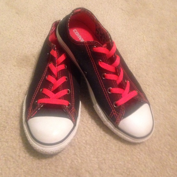 Black and pink converse