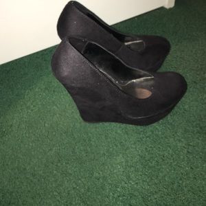 Black pumps size 5