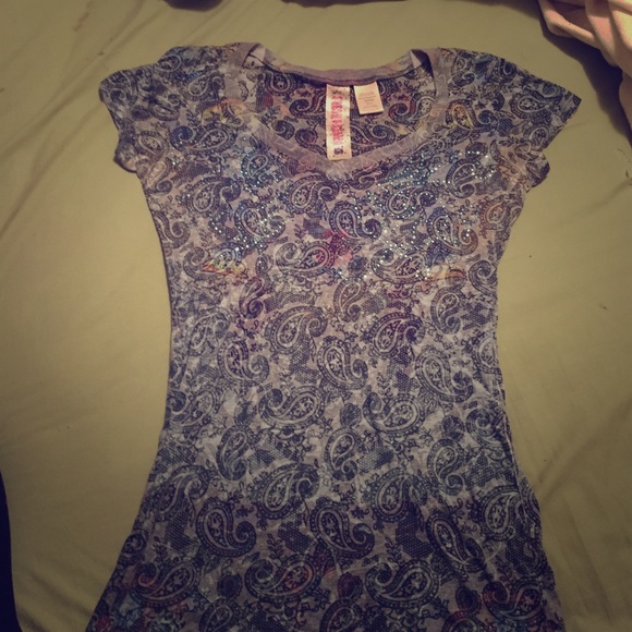 Cute pattern Gray V-neck