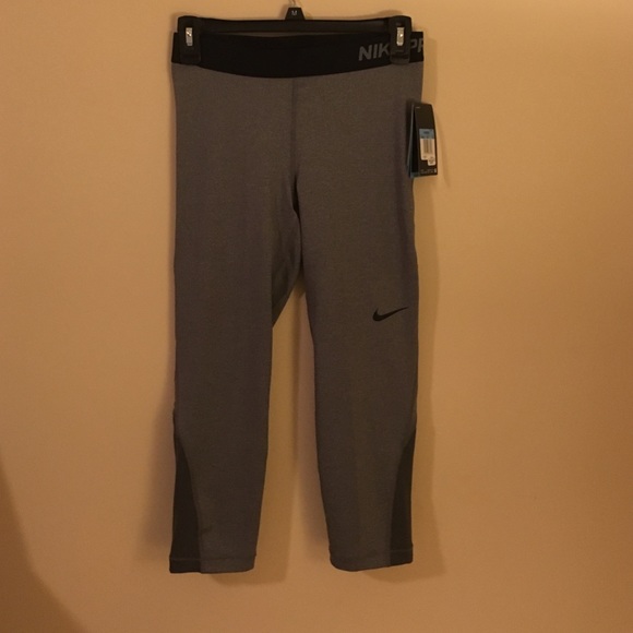 NIKE pro cropped leggings