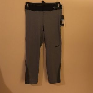 NIKE pro cropped leggings