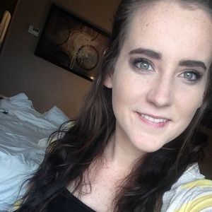 Meet your Posher, Carli