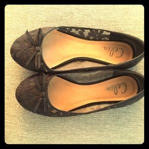 Pretty ballet flats with lace detail. EUC