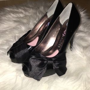 Paris Hilton peep toe pump