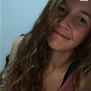 Meet your Posher, Courtney