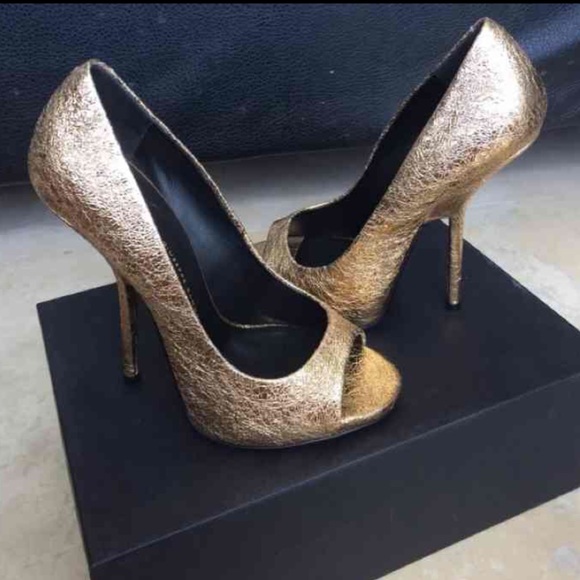 **PRICED TO SELL FAST**Gold Giuseppe Zanotti Pumps