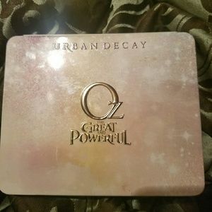Urban Decay LE Glinda Palette