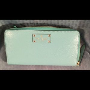 (SOLD) Kate spade Neda wallet