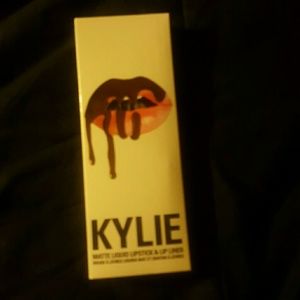**True Brown k** new unopened KYLIE lip kit!!!