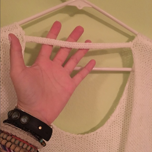 🐬LF white crochet crop top backless low small - Picture 3 of 4