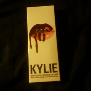SOLD **Kourt k** new unopened KYLIE lip kit!!!!!