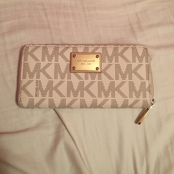 White Michael Kors wallet