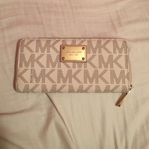 White Michael Kors wallet