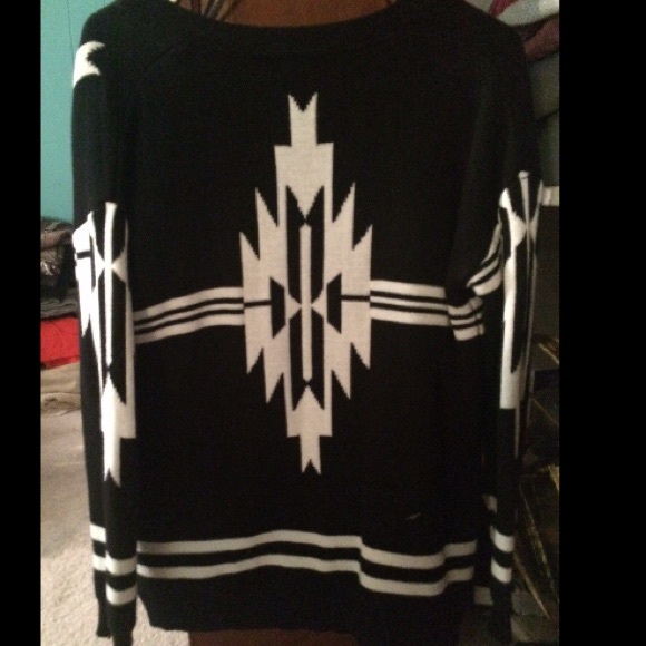 Aztec sweater - Picture 2 of 2