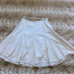 CAbi White gorgeous flowy skirt 100% COTTON