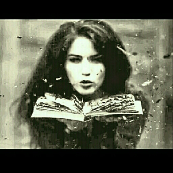 Handbags - She's in the Wind