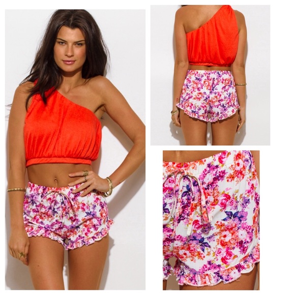 ✨HP✨Floral Print Ruffle Hem Shorts - Picture 3 of 3