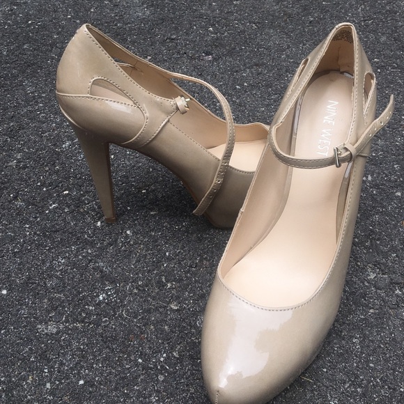 Nine West beige patent heels
