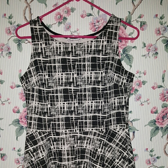 Black/white dress - Picture 1 of 3