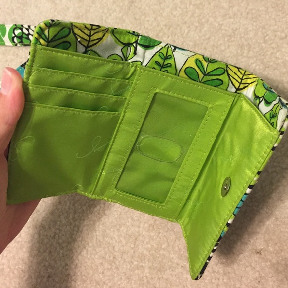 Vera Bradley matching Crossbody and wallet - Picture 4 of 4