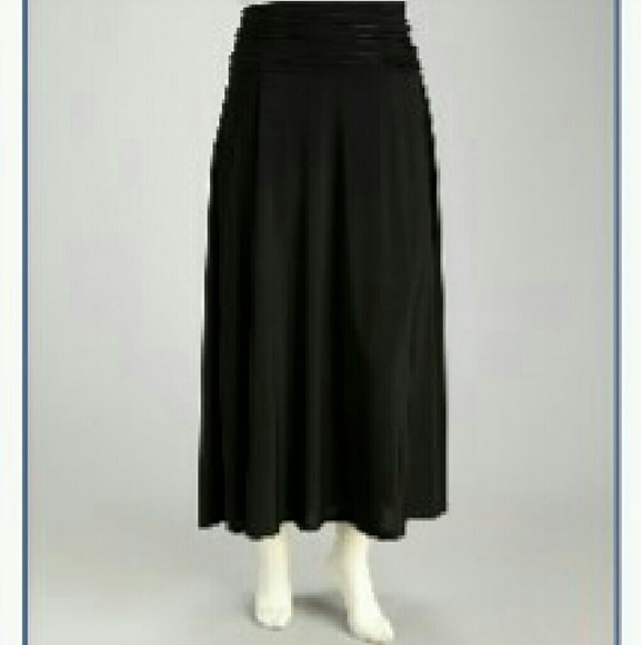NWOT Black Knit Maxi Skirt
