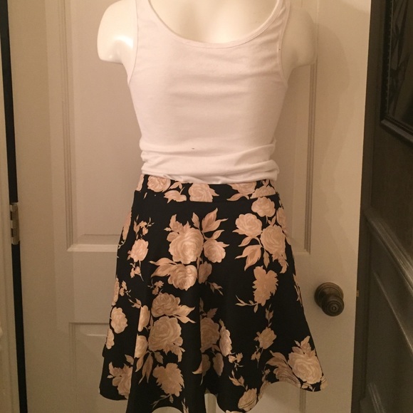 🌞Dreamy Flower Skirt - Picture 2 of 4