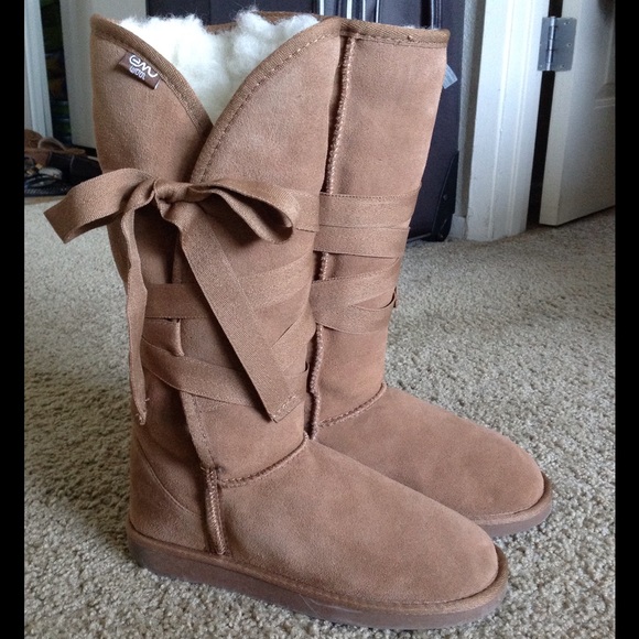 Emu wool strap around boots