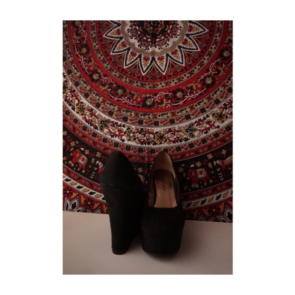 Basic black suede wedge