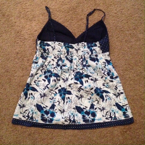 Cute top for summer! - Picture 2 of 4