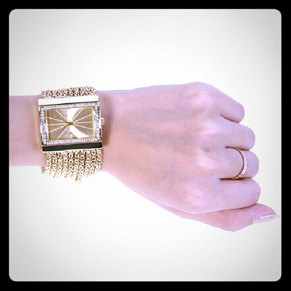 Chic and Elegant Stylish Chain Women's Watch
