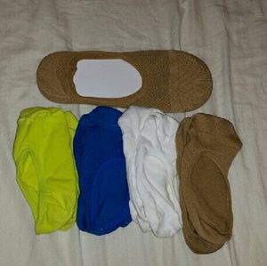 SOLD!! NEW. 5 pairs of no-show socks