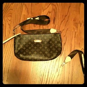 Crossbody purse bag with extra shoulder strap.