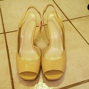 Beige open toed heel