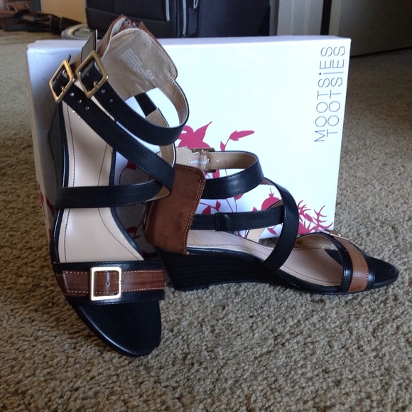 Mootsies tootsies wedge sandals