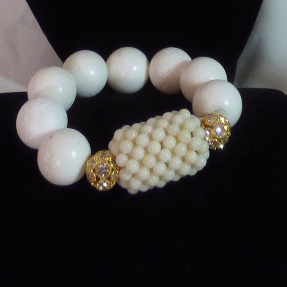 Genuine Coral jewelry set - Picture 2 of 4