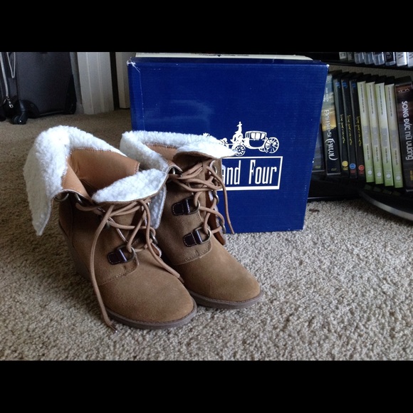 Winter wedge boots