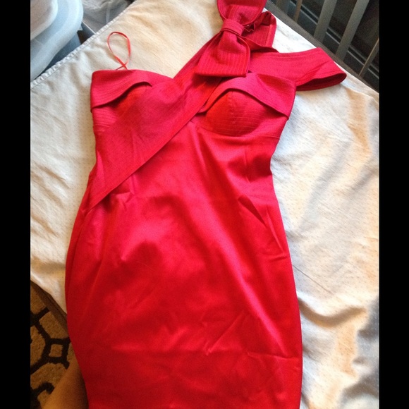 Red one shoulder bow short dress
