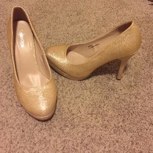 Sparkly Gold Pumps