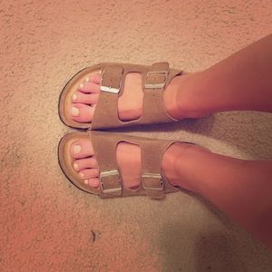Look alike Birkenstocks 💕