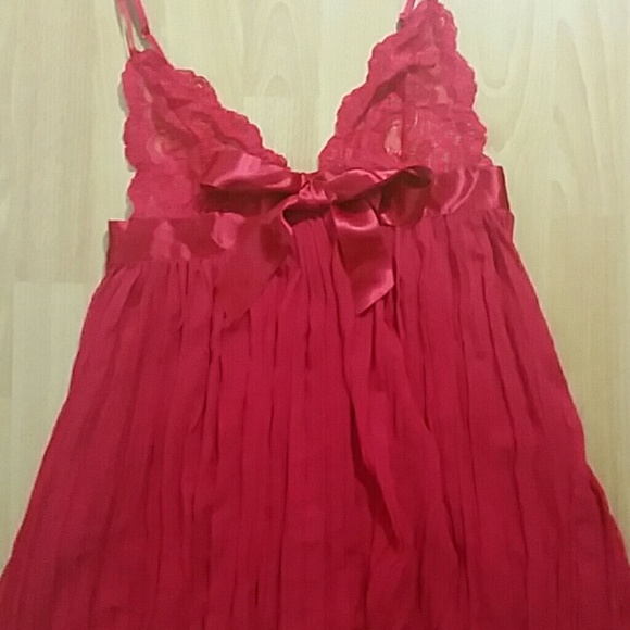 Victoria's Secret Pleated Babydoll chemise (red)