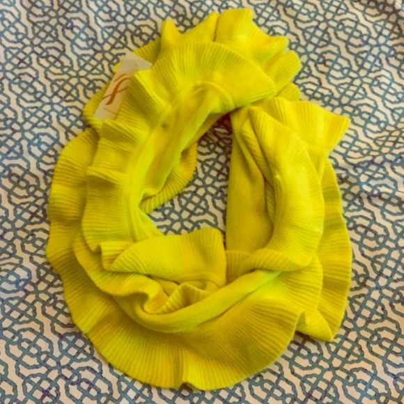 💕Cozy ruffle scarf!