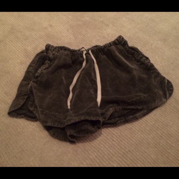 Brandy Melville Eve shorts