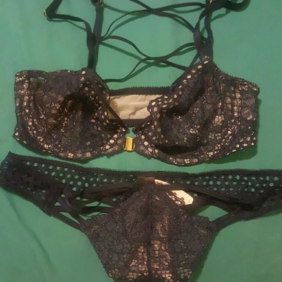 Victoria Secret Unlined "Very Sexy Demi" & thong