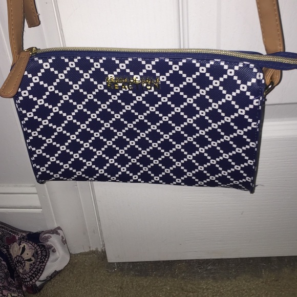 NWOT Kenneth Cole crossbody !