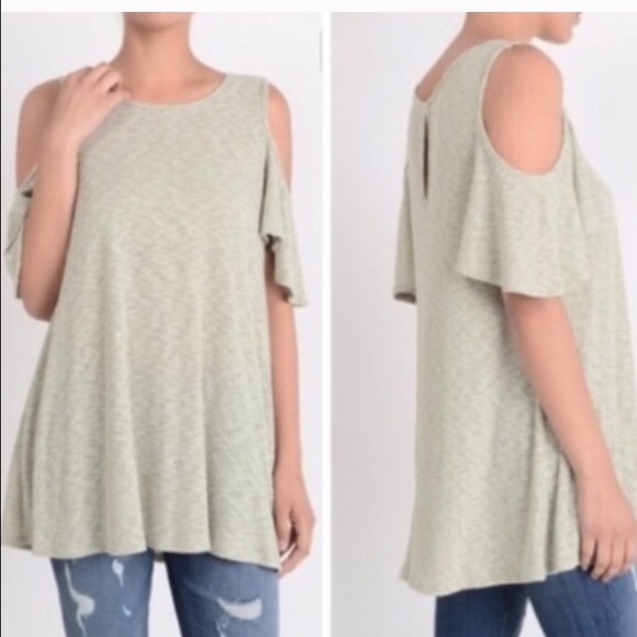 ⭐️ Sweet Pea Cold Shoulder Top - Last One - Picture 4 of 4