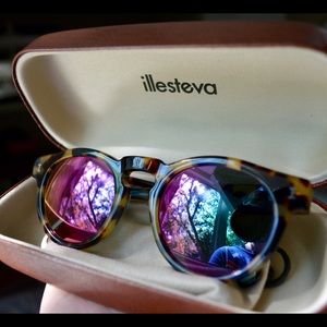 Illesteva Leonard Tortoiseshell Sunglasses