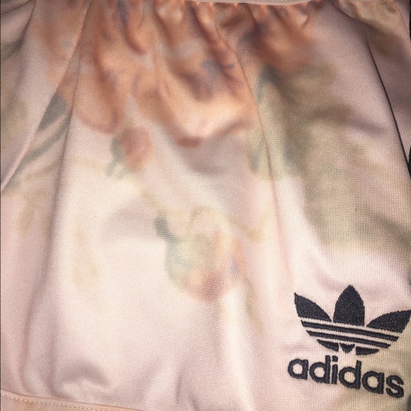 Adidas rose patterned shorts 🌸 *SOLD* - Picture 3 of 4