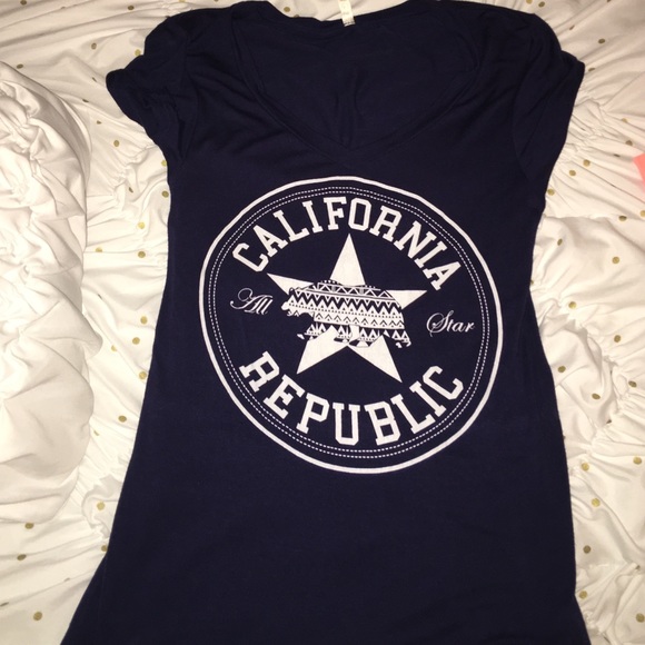V-neck short sleeve tee