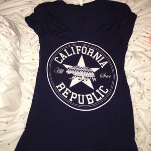 V-neck short sleeve tee