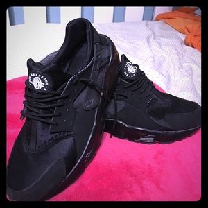 *SOLD* Nike Air Huaraches